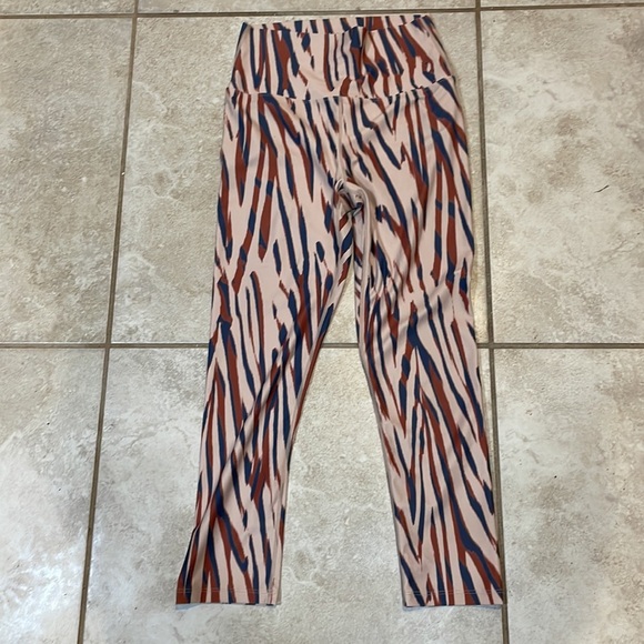 New! Carbon 38 Pastel Zebra Cropped Leggings S - Picture 3 of 6